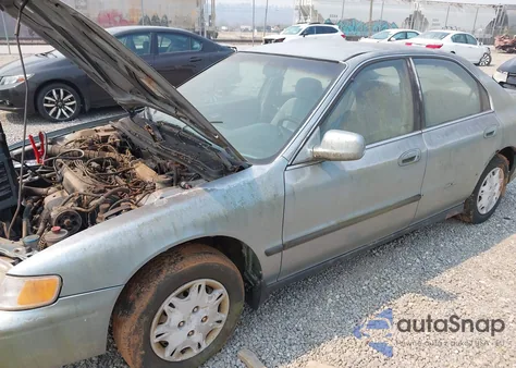 1995 Honda Accord Lx/Ex from USA, damaged, VIN 1HGCD5633SA024016